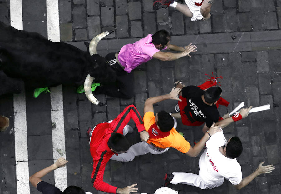 Los toros de Victoriano cumplen las espectativas en encierro rápido y limpio.