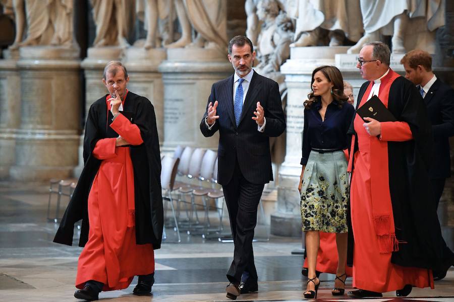 Felipe VI pide minimizar la incertidumbre de las empresas españolas ante el 'Brexit'.