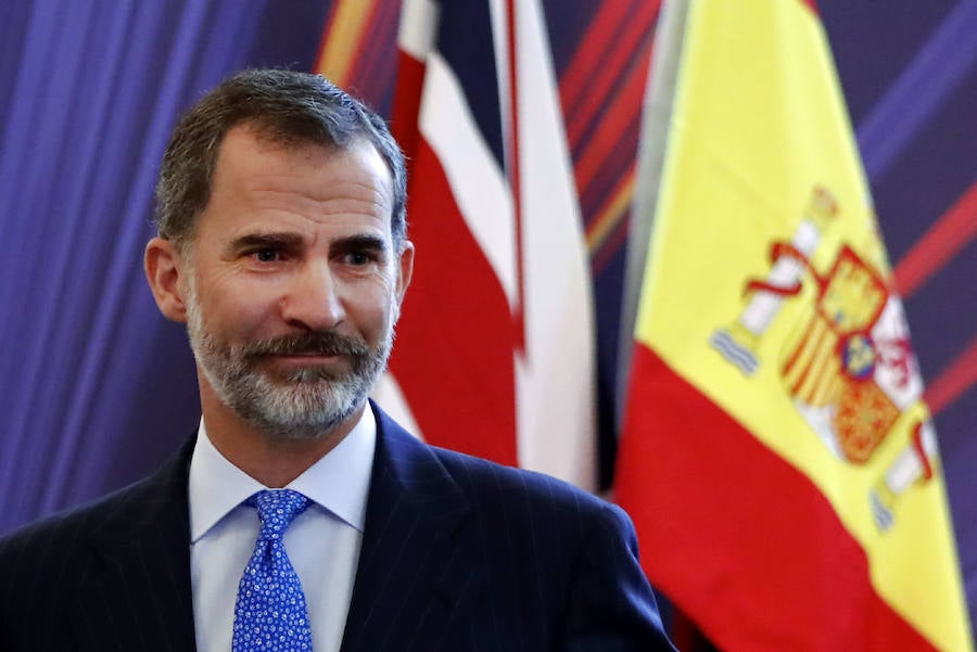 Felipe VI pide minimizar la incertidumbre de las empresas españolas ante el 'Brexit'.