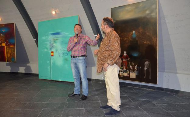 El alcalde de Encinedo, José Manuel Moro, y José de León durante la inauguración