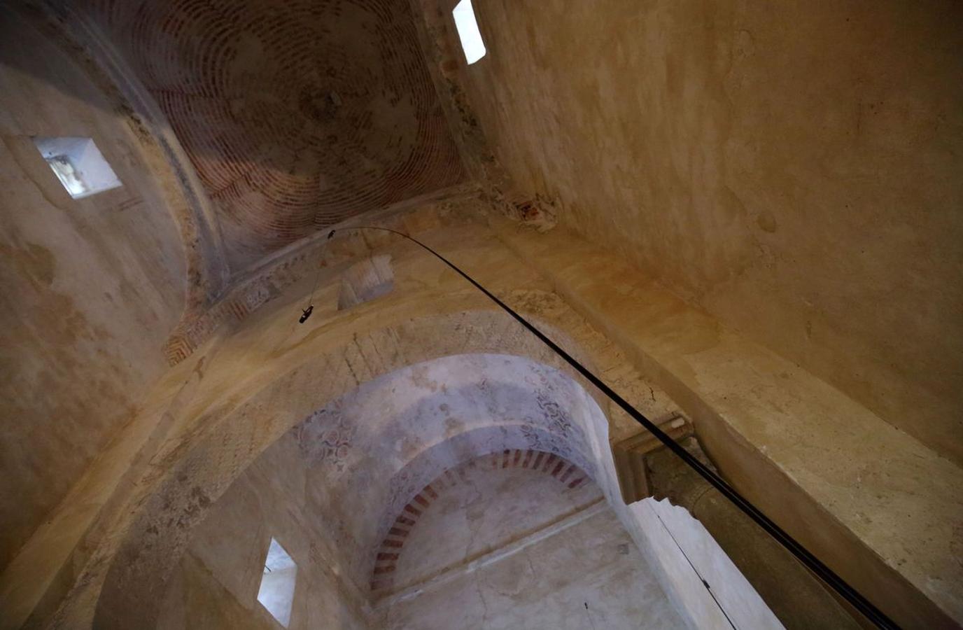 La iglesia mozárabe de Santiago de Peñalba se somete a un estudio pionero sobre la filtración de agua en los muros históricos, cuyos resultados podrían aplicarse en otros edificios monumentales