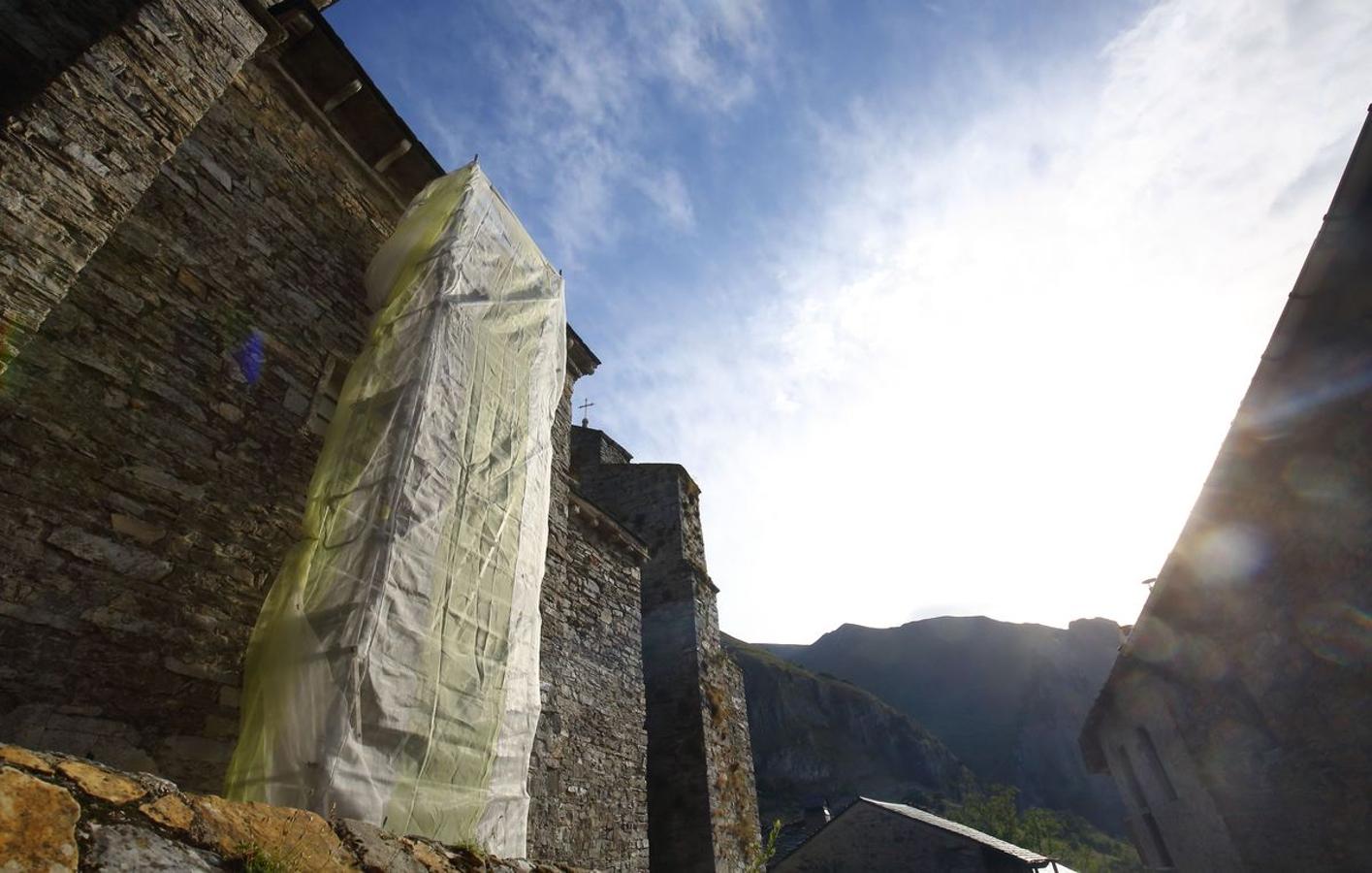 La iglesia mozárabe de Santiago de Peñalba se somete a un estudio pionero sobre la filtración de agua en los muros históricos, cuyos resultados podrían aplicarse en otros edificios monumentales