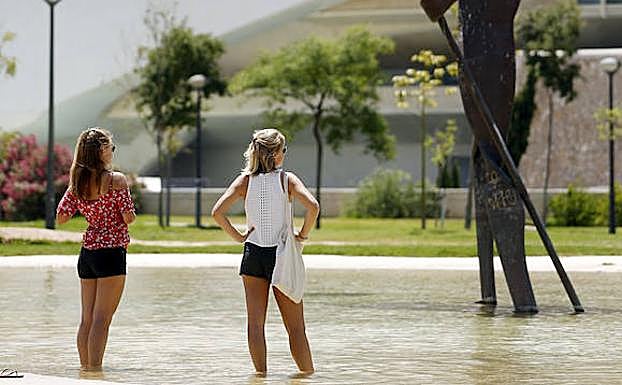Dos turistas en Valencia. 