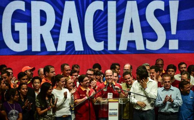 Julio Borges, durante el anuncio de los resultados.