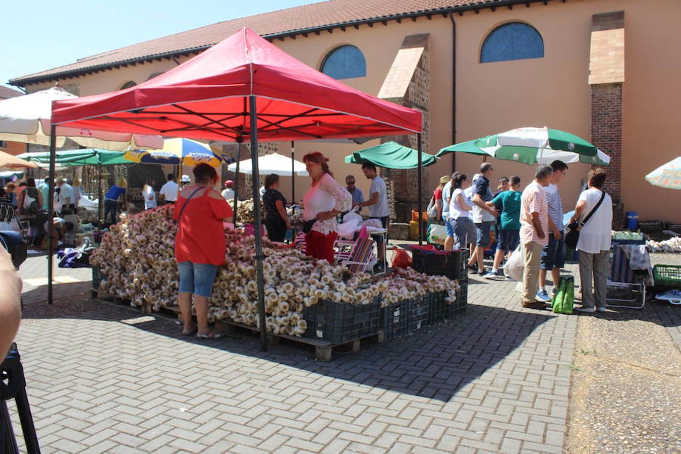 Las mejores imágenes de la Feria del Ajo de Veguellina