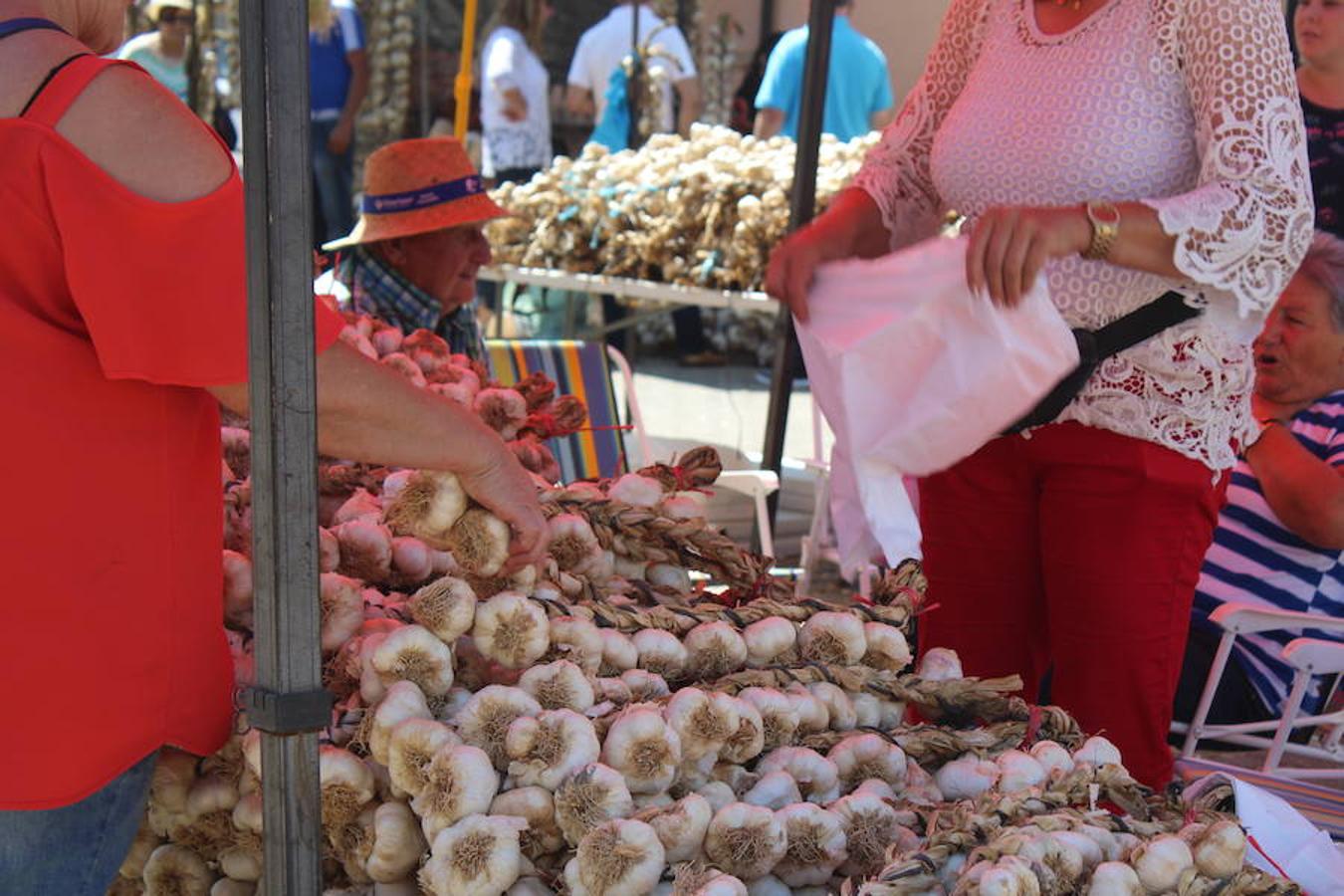 Las mejores imágenes de la Feria del Ajo de Veguellina