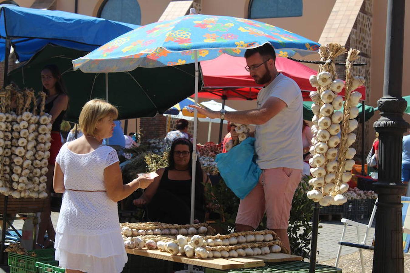 Las mejores imágenes de la Feria del Ajo de Veguellina