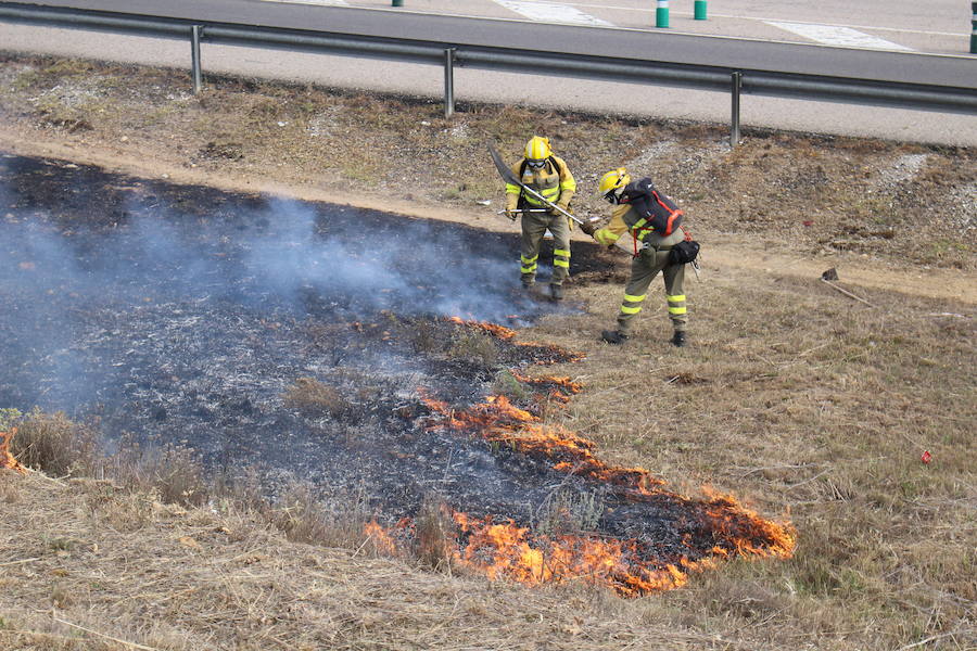 Imágenes del Incendio que amenazó el norte de León IV