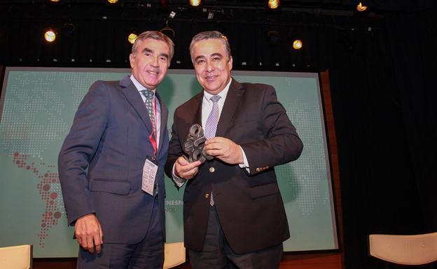 Iñaki Arechabaleta y Claudio Muñoz, presidente de Telefónica en Chile.