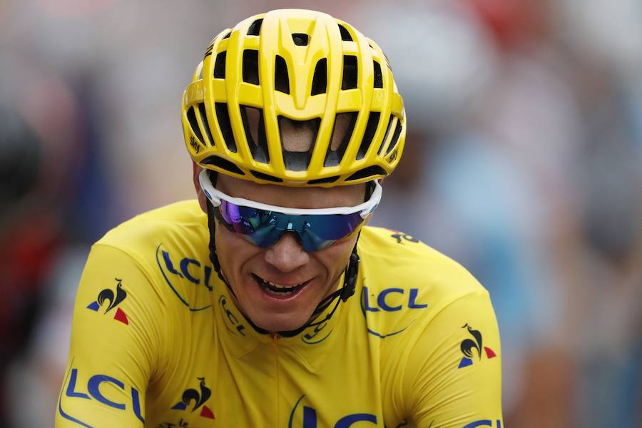 Chris Froome entra en la meta de los Campos Elíseos, rubricando así su cuarto Tour de Francia. 