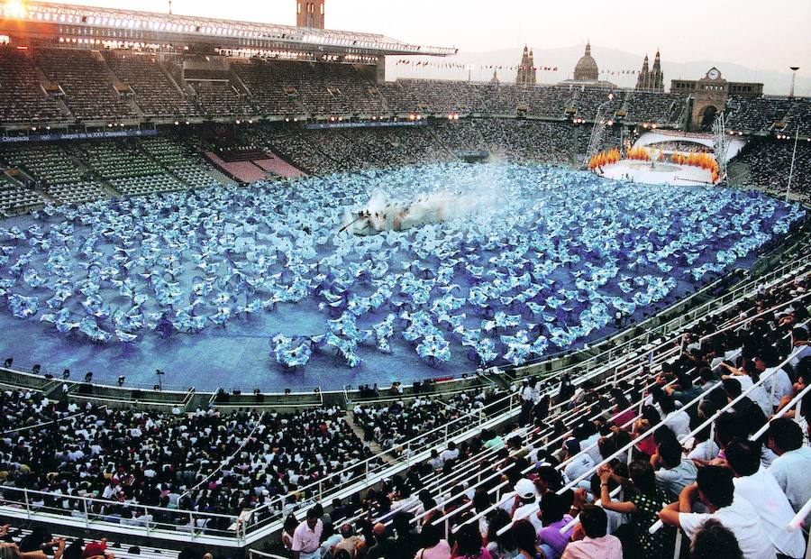 Vista general del Estadio Olímpico durante la ceremonia de inauguración de la XXV Olimpiada de Barcelona 92. 