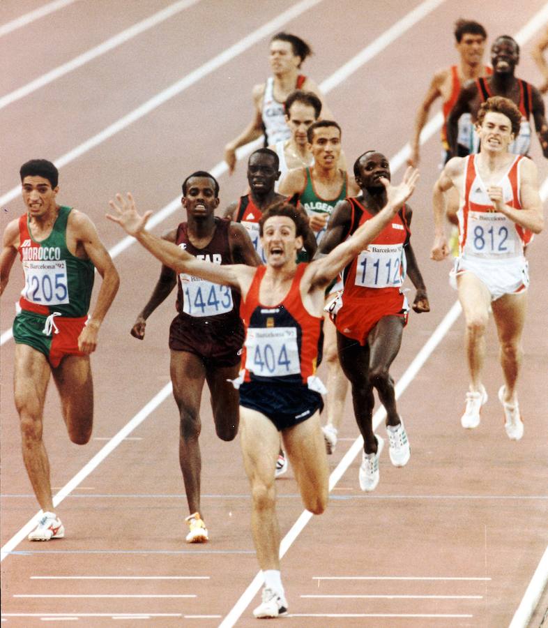 Fermín Cacho provocó una explosión de júbilo entre los aficionados españoles al colgarse la medalla de oro en los 1.500 metros.