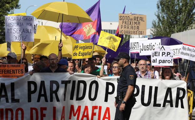 Despliegue policial en el exterior de la Audiencia Nacional.