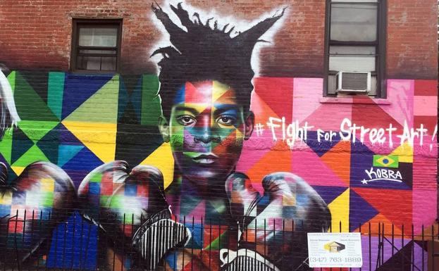 Un grafiti en Brooklin inspirado por Basquiat. 