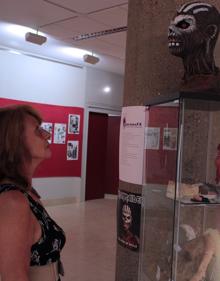 Imagen secundaria 2 - Una exposición de figurinismo muestra en Veguellina los mejores diseños de las directoras de arte Marta Fenollar y Aránzazu Gaspar