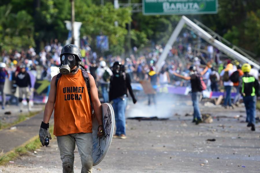 La convulsa jornada de votación para la Asamblea Constituyente se salda con al menos seis muertos