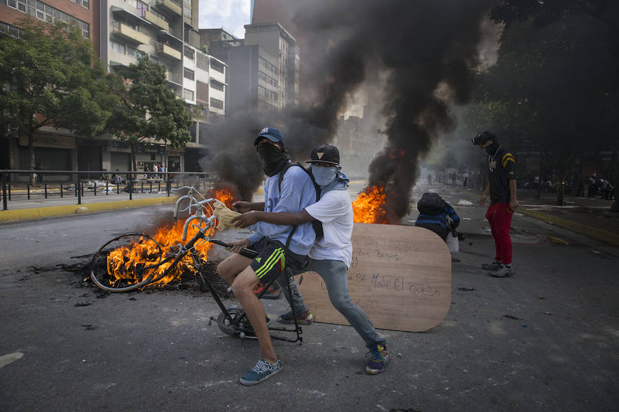 La convulsa jornada de votación para la Asamblea Constituyente se salda con al menos seis muertos