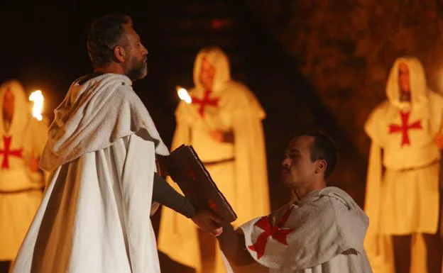 Una de las actuaciones de las visitas nocturnas teatralizadas al Castillo de los Templarios. 
