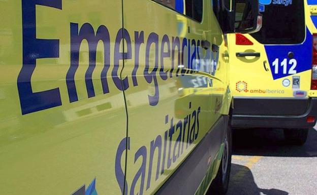 Un varón de 70 años resulta herido en una colisión entre dos turismos en Villadangos