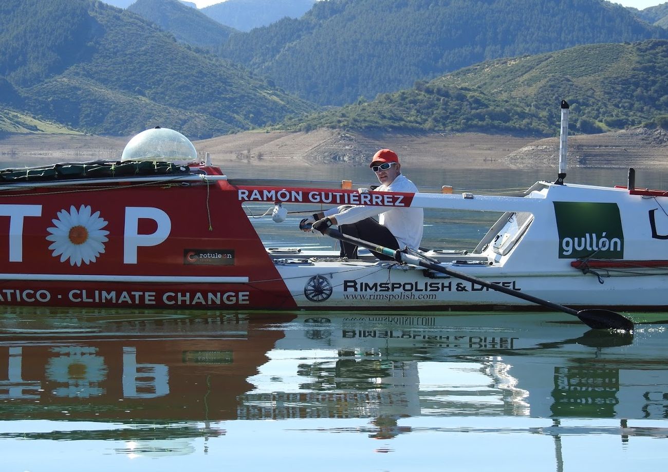 Ramón Gutiérrez surcará el Atlántico desde la isla de Hierro a la isla de Guadalupe | Tendrá que remar 4.700 kilómetros durante 60 días para conseguir unir los dos continente