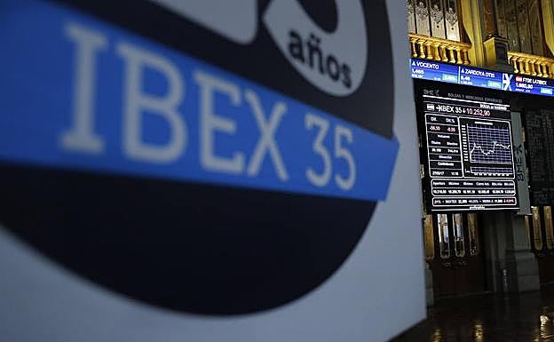 El Ibex-35 cierra sobre los 10.700 por primera vez desde junio