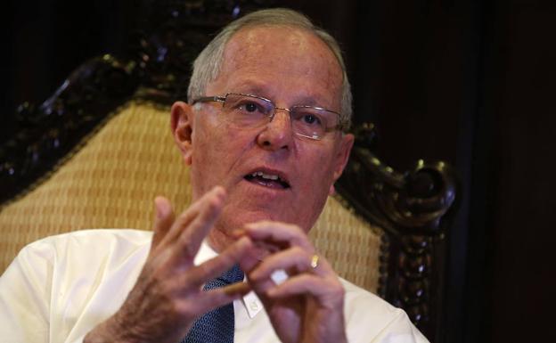 Kuczynski habla durante una entrevista. 