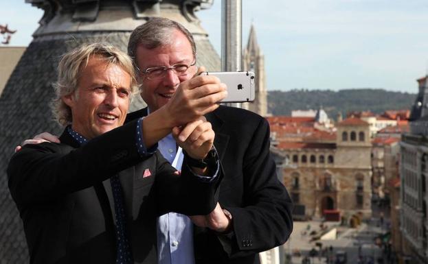 Jesús Calleja con el alcalde de León.