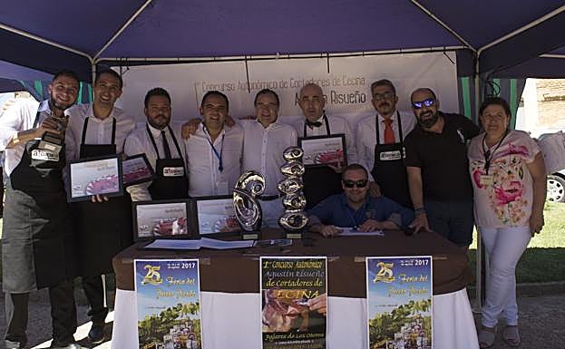 Imagen principal - Prieto Picudo y cecina, el maridaje perfecto para celebrar unas bodas de plata