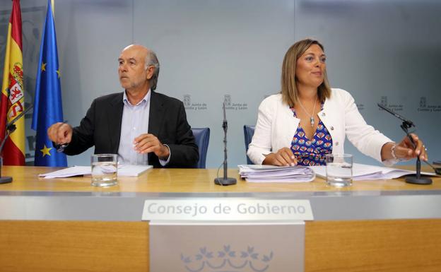 Milagros Marcos (D), en la rueda de prensa posterior al Consejo de Gobierno de este lunes.