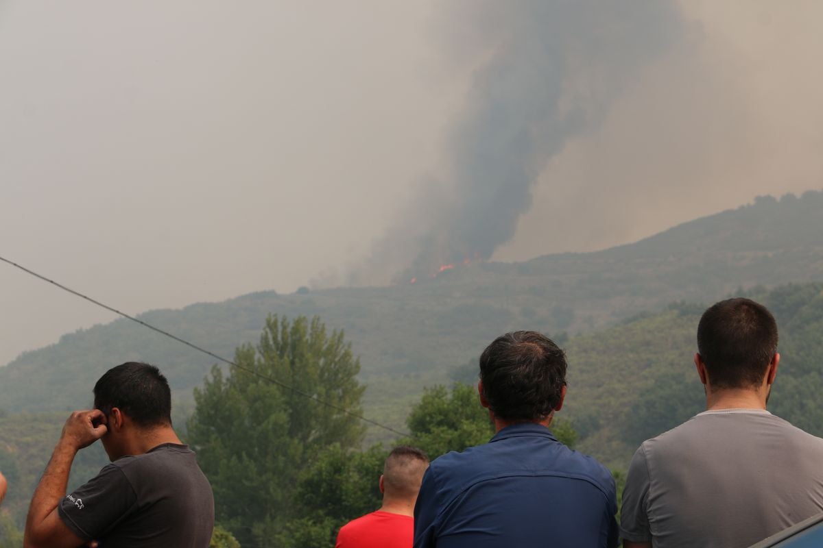 La carretera arde en el alto de Carbajal