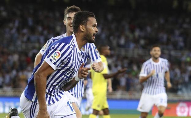 Willian José celebra uno de los goles en Anoeta. 