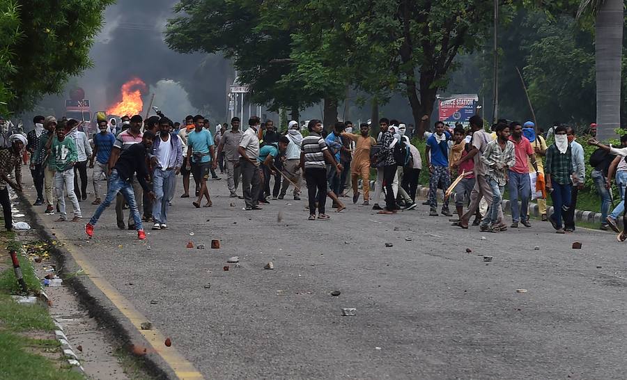 Los miles de seguidores del polémico gurú indio Rahim Singh desataron el caos en el norte del país tras conocer hoy la condena por violación a su líder espiritual, protagonizando unos disturbios que se han saldado con una treintena de muertos, 250 heridos y un millar de detenidos.