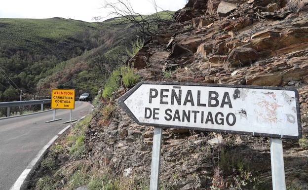 Carretera a Peñalba de Santiago.