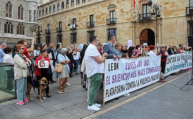 Imagen principal - JUANA ESTÁ EN BOTINES