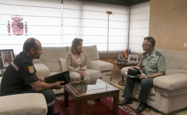 Reunión de María José Salgueiro con la Guardia Civil y la UME. 