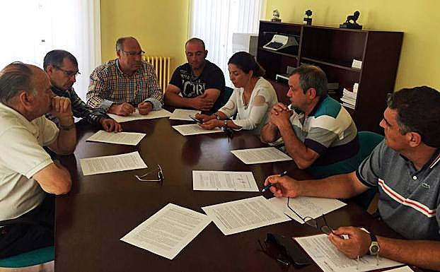 Reunión de los alcaldes y portavoces del Partido Popular de la zona del Órbigo. 