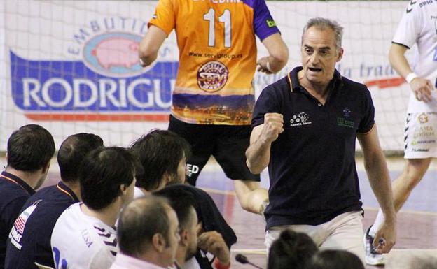 El técnico marista, durante un partido.