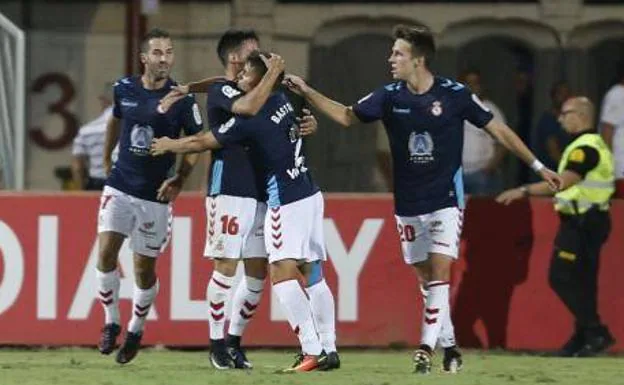 Los jugadores de la Cultural celebran un gol en Sevilla.