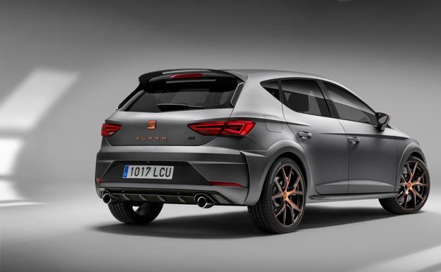 El nuevo Cupra R equipa un motor diez caballos más potente. Con cambio manual desarrolla 310 caballos.