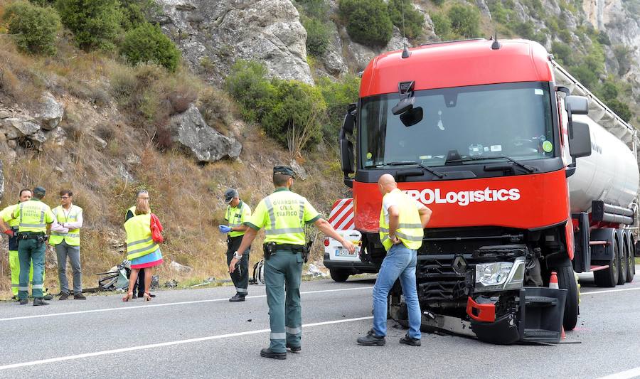 Accidente entre un camión y un turismo en Burgos