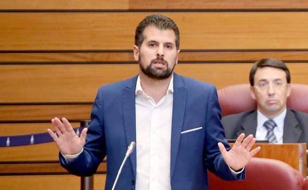 Luis Tudanca, este martes, durante el pleno de las Cortes.