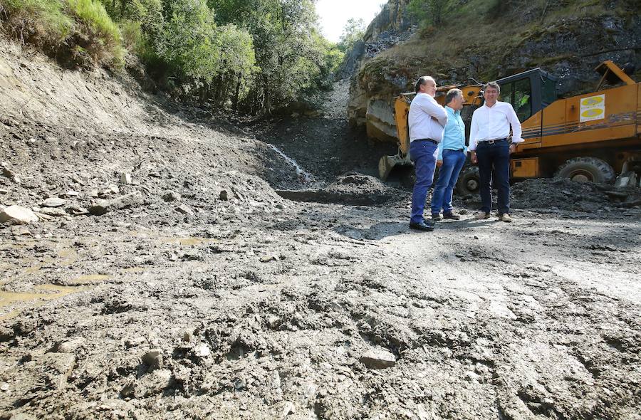 Los representantes de la Diputación visitaron la zona para conocer los trabajos de desescombro que se están llevando a cabo