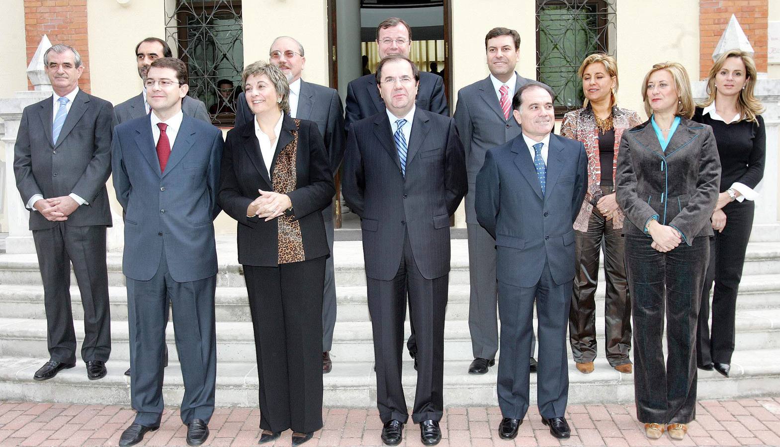 14.10.04 Juan Vicente Herrera, presidente de la Junta, entre los vicepresidentes Maria Jesús Ruiz Ruiz y Tomás Villanueva.