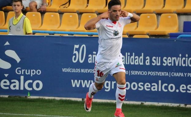 Iza celebra su gol.