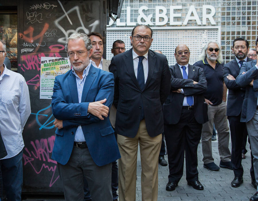 Numerosos políticos y ciudadanos acuden al funeral por el dirigente vallisoletano en la iglesia de Santiago Apóstol de su ciudad