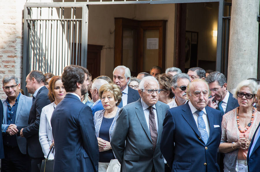 Numerosos políticos y ciudadanos acuden al funeral por el dirigente vallisoletano en la iglesia de Santiago Apóstol de su ciudad