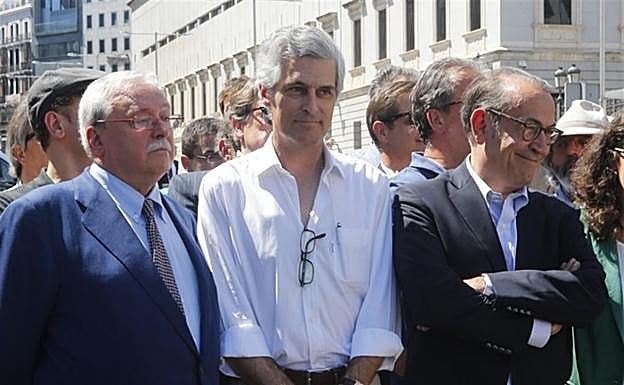 Suárez Illana,en el centro.