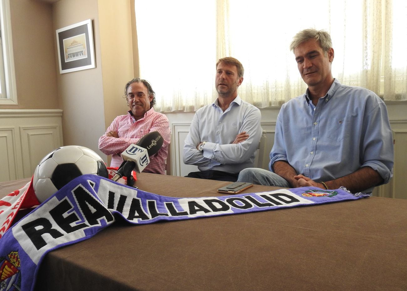 leonoticias y El Norte citan en la misma mesa a los responsables de Cultural y Valladolid. Antonio Martín, José Lasa, Felipe Llamazares, por la Cultural, y Carlos Suáres, presidente del Valladolid, conversan sobre el encuentro de este domingo