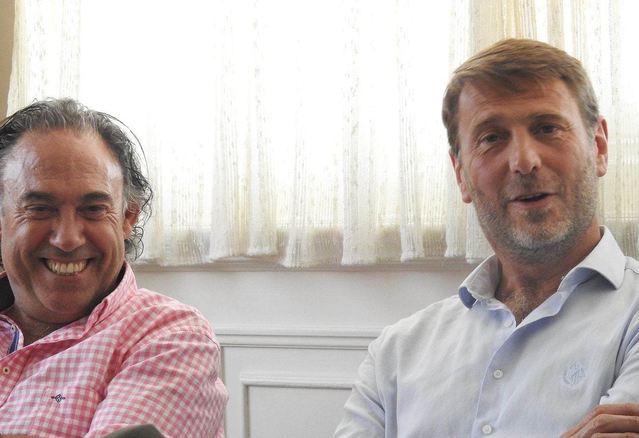 leonoticias y El Norte citan en la misma mesa a los responsables de Cultural y Valladolid. Antonio Martín, José Lasa, Felipe Llamazares, por la Cultural, y Carlos Suáres, presidente del Valladolid, conversan sobre el encuentro de este domingo