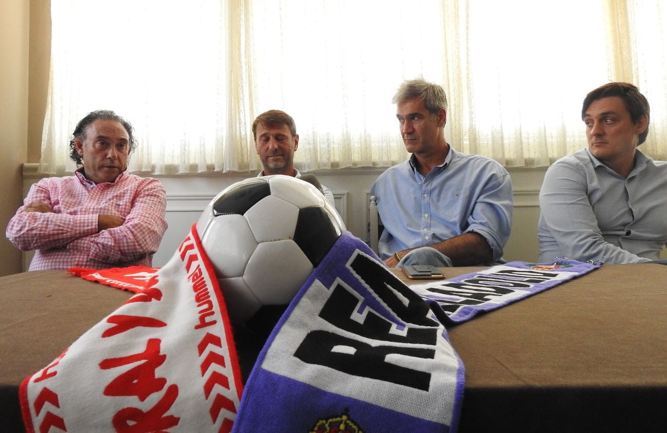 leonoticias y El Norte citan en la misma mesa a los responsables de Cultural y Valladolid. Antonio Martín, José Lasa, Felipe Llamazares, por la Cultural, y Carlos Suáres, presidente del Valladolid, conversan sobre el encuentro de este domingo